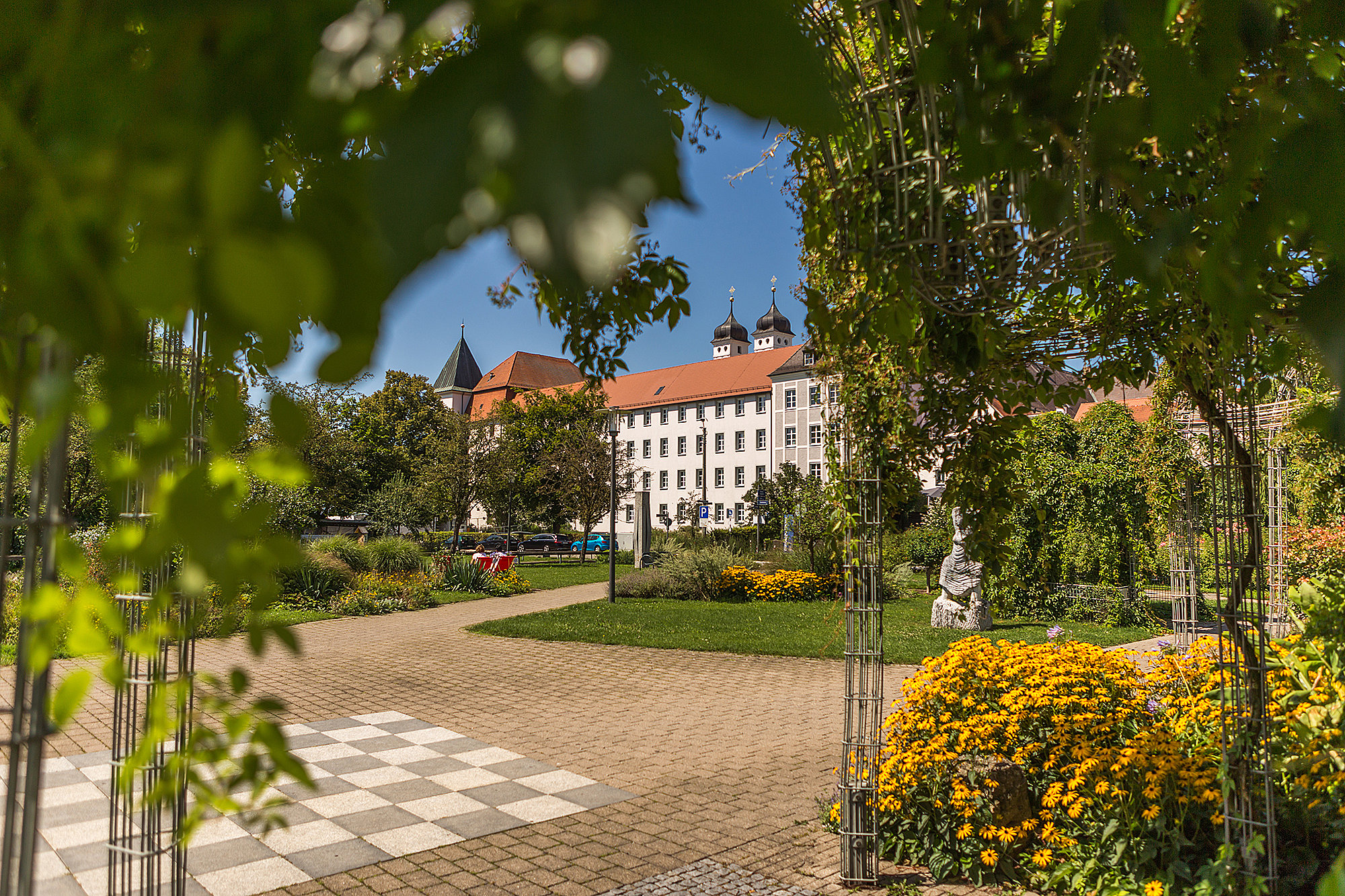 Der Hofgarten inmitten der Günzburger Altstadt. Foto: Philipp Röger für die Stadt Günzburg