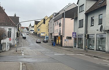 Das Stadtbild der Dillinger Straße wird sich in den kommenden Monaten grundlegend verändern. Die Straße wird grüner, fußgänger- und fahrradfreundlich gestaltet.  Foto: Monika Rudolph/ Stadt Günzburg