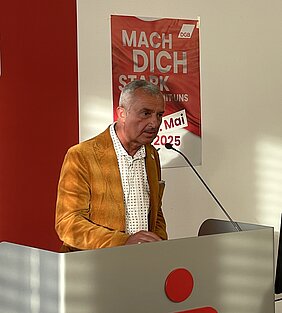 Günzburgs Oberbürgermeister Gerhard Jauernig sprach über die Bedeutung der medizinischen Versorgung vor Ort Foto: Michael Lindner/Stadt Günzburg