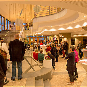 Ausstellungseröffnung des Kunstvereins OFF-ART im Forum am Hofgarten. Foto: Philipp Röger für die Stadt Günzburg