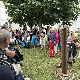 Rundgang nach der Vernissage durch den SkulpturenPark, Foto: Johanna Hofgärtner