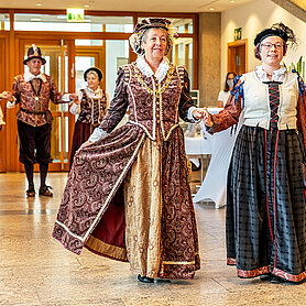 Ausstellungseröffnung mit der Tanzgruppe Durandarte vom Brauchtumsverein Günzburg. Foto: Philipp Röger für die Stadt Günzburg