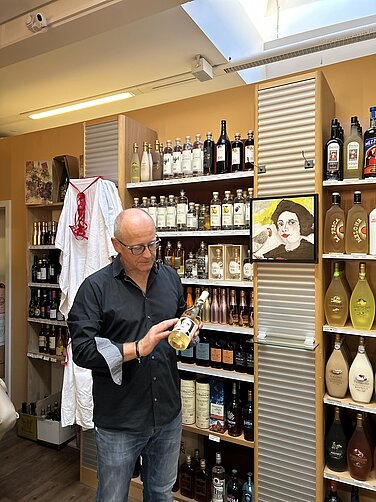 Robert Hopperdietzel von vineola bringt GUNTIA-Wein auf den Markt.