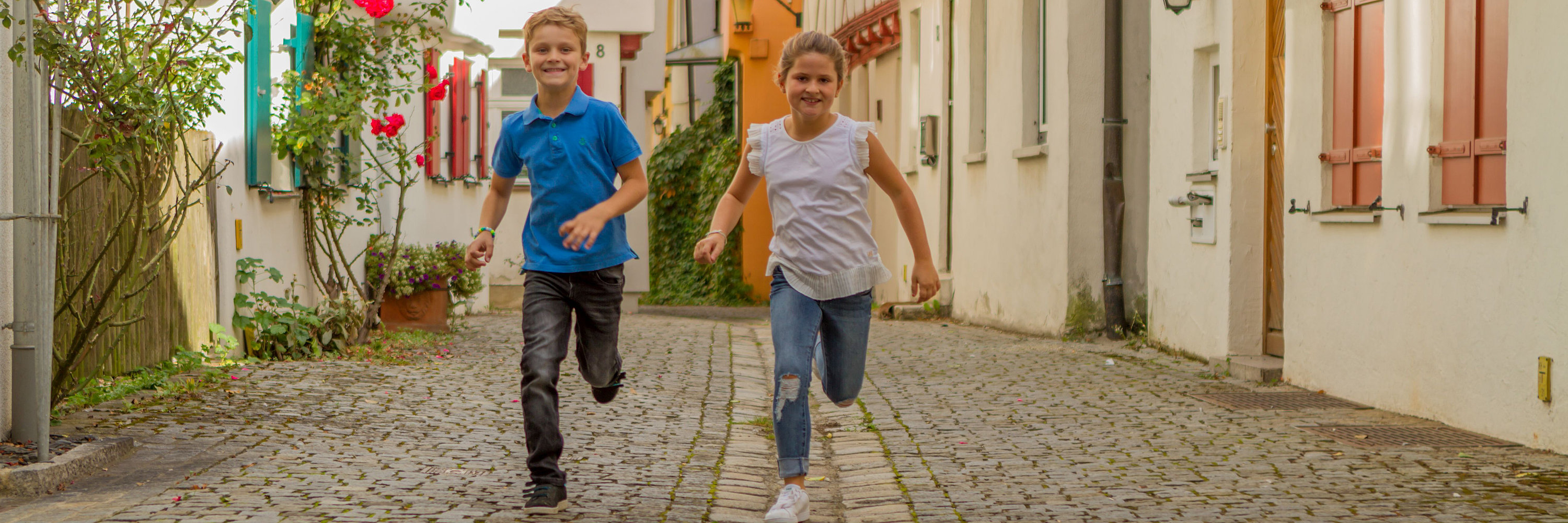 Kinder rennen. Foto: Philipp Röger für die Stadt Günzburg