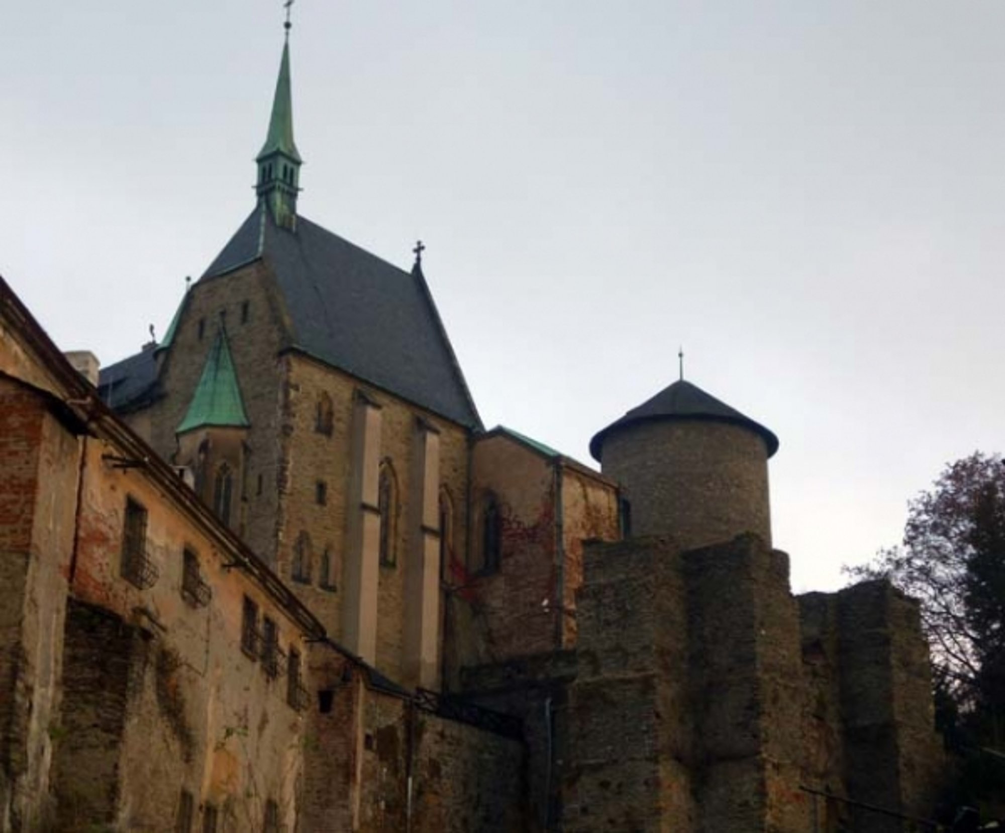 Die Burganlage in Sternberk. Foto: Walter Grabert
