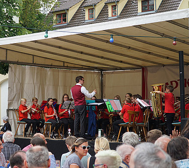 Tanz- sowie Musikvorführungen vervollständigen das Programm. Foto: Julia Ehrlich/Stadt Günzburg