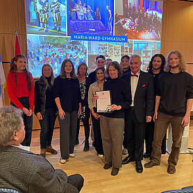 Maria-Ward-Gymnasium Günzburg Für das kreative und beständige kulturelle Engagement der gesamten Schulfamilie, das weit über den Unterricht hinaus das Stadtleben bereichert. Foto: Johanna Hofgärtner Maria-Ward-Gymnasium Günzburg Für das kreative und beständige kulturelle Engagement der gesamten Schulfamilie, das weit über den Unterricht hinaus das Stadtleben bereichert. Foto: Johanna Hofgärtner