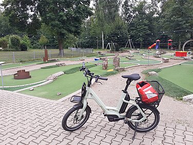 Fleißigen Radlern und Punktesammlern winken Gutscheine für Minigolf und Eis.  Foto: Daniela Fischer/Stadt Günzburg