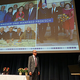 Auszeichnung für Lydia Wagner und Manfred Proksch. Foto: Johanna Hofgärtner/Stadt Günzburg