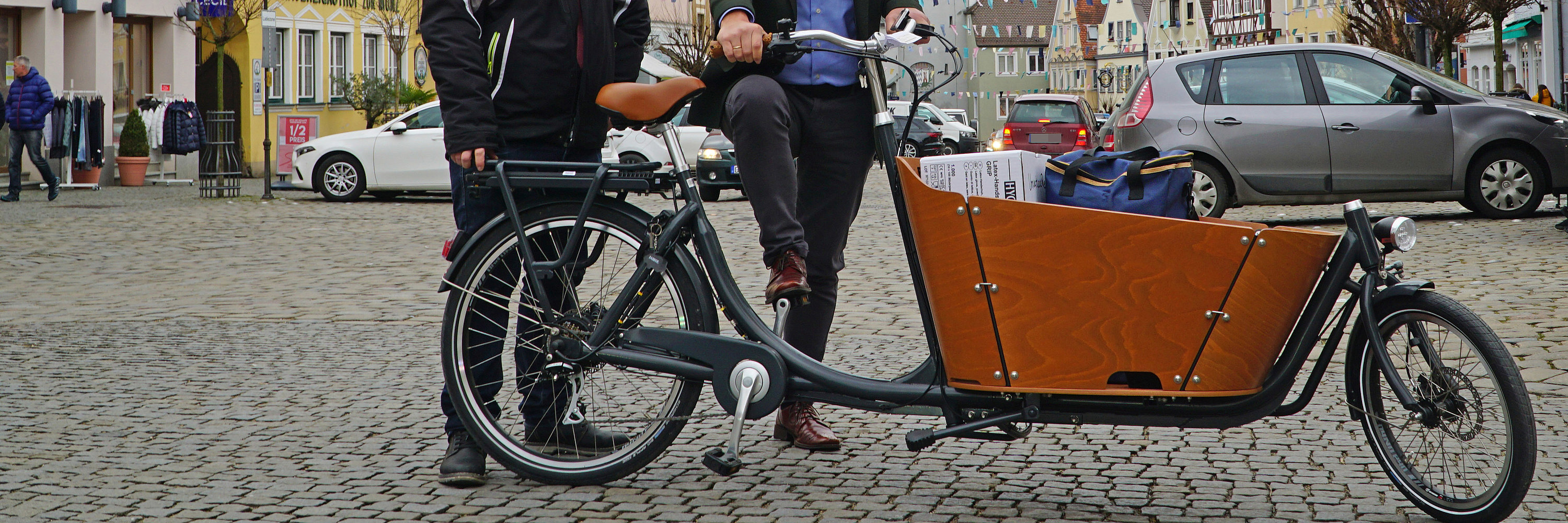 Lastenrad auf dem Marktplatz. Foto: Julia Ehrlich/ Stadt Günzburg