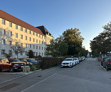 Ab dem 4. Oktober wird die Straße „Am Stadtgraben“ umgestaltet. Fotos: Julia Ehrlich/ Stadt Günzburg