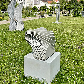 Rundgang nach der Vernissage durch den SkulpturenPark, Foto: Johanna Hofgärtner