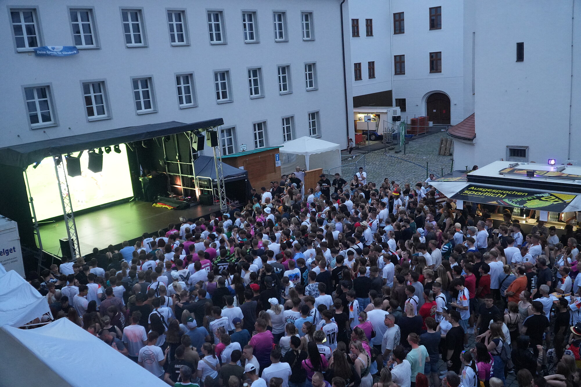 Der Günzburger Marktplatz verwandelt sich beim Guntiafest in eine Freiluft-Bühne. Foto: Julia Ehrlich/Stadt Günzburg Der Günzburger Marktplatz verwandelt sich beim Guntiafest in eine Freiluft-Bühne. Foto: Julia Ehrlich/Stadt Günzburg
