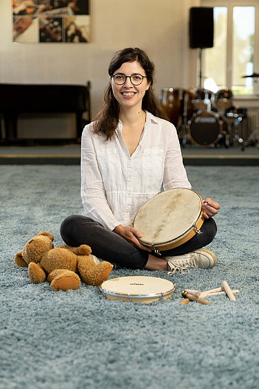 Isabel Krechlak ergänzt seit Beginn des Schuljahres das Kollegium der Günzburger Musikschule und ist für die Elementare Musikpädagogik zuständig. Foto: Philipp Röger für die Stadt Günzburg