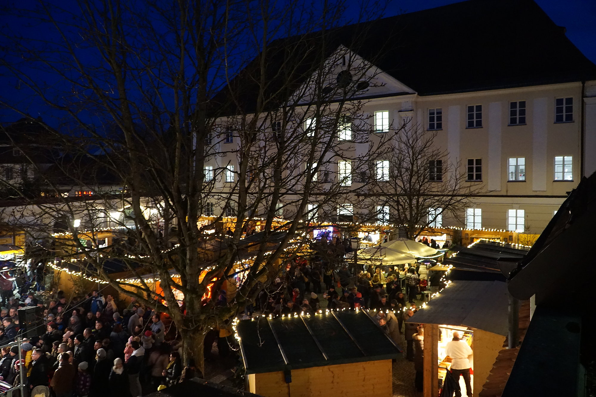 Altstadtweihnacht im Dossenbergerhof. Foto: Julia Ehrlich/Stadt Günzburg