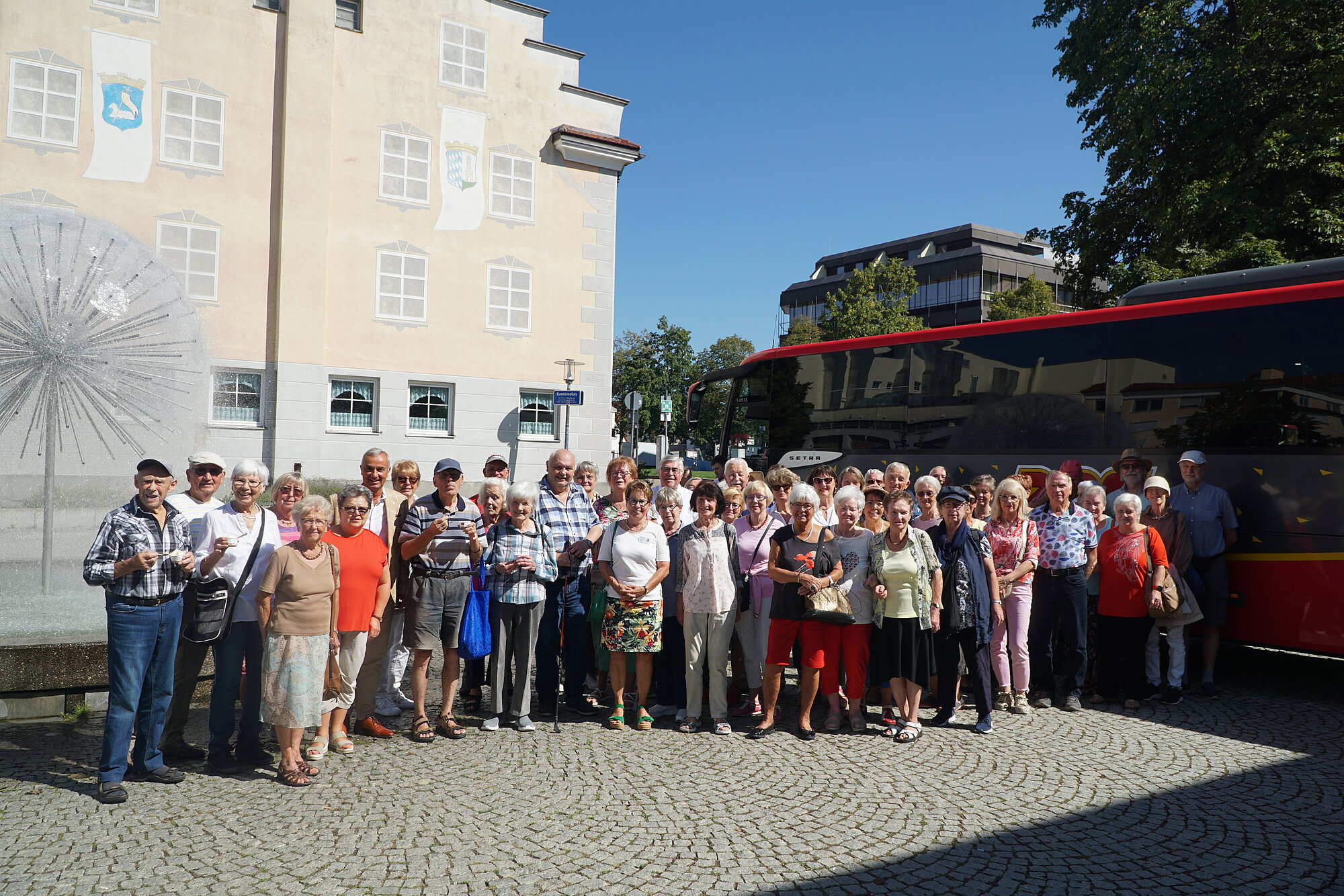 An der Busrundfahrt durch die Große Kreisstadt nahmen 65 Seniorinnen und Senioren teil. Foto: Carmen Willer