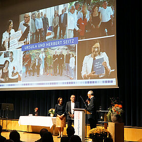 Auszeichnung für Ursula und Herbert Seitz. Foto: Johanna Hofgärtner/Stadt 