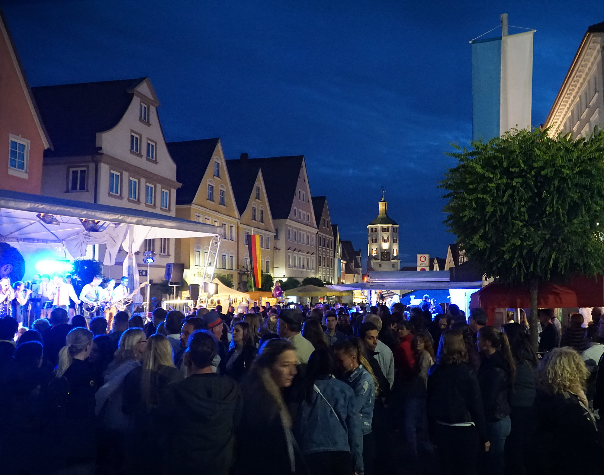 Konzert auf dem Marktplatz während des Guntiafests. Foto: Julia Ehrlich/ Stadt Günzburg