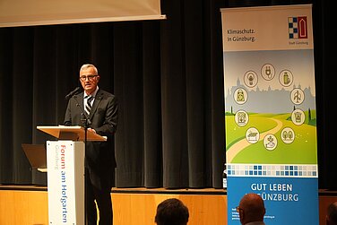 Günzburgs Oberbürgermeister Gerhard Jauernig betont die Bedeutung einer verlässlichen und bezahlbaren Wärmeversorgung.