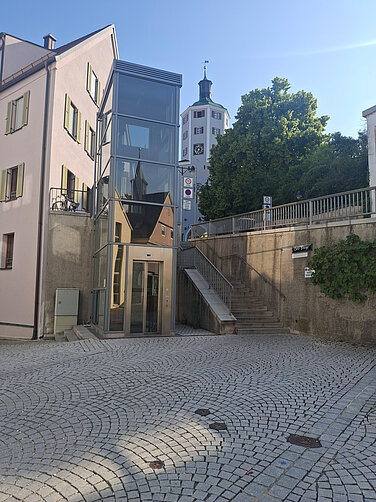 Der Aufzug am Stadtberg ist eine angenehme Möglichkeit, um ohne Anstrengung den Höhenunterschied zur Innenstadt zu überwinden. Foto: Peter Haug/Stadt Günzburg