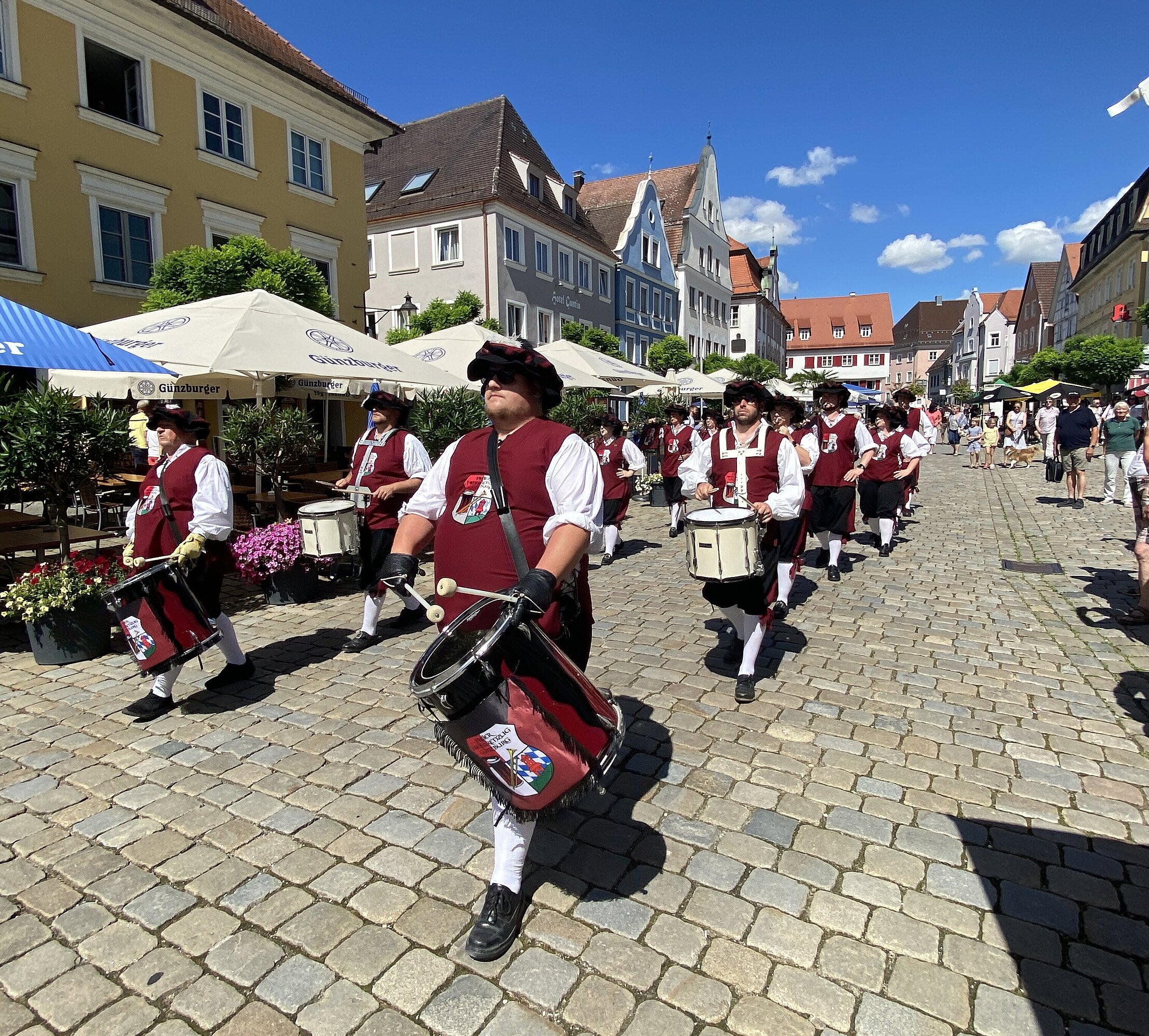 Das Guntiafest wird traditionell durch einen Umzug eröffnet. Foto: Carmen Willer/Stadt Günzburg