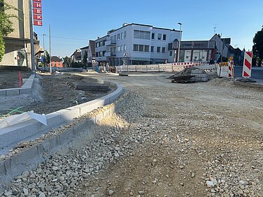 Die Bahnhofstraße ist am 22. Mai wieder für den Verkehr freigegeben. Bis dahin werden noch die notwendigen Pflaster- und Asphaltarbeiten ausgeführt.  Foto: Monika Rudolph/ Stadt Günzburg