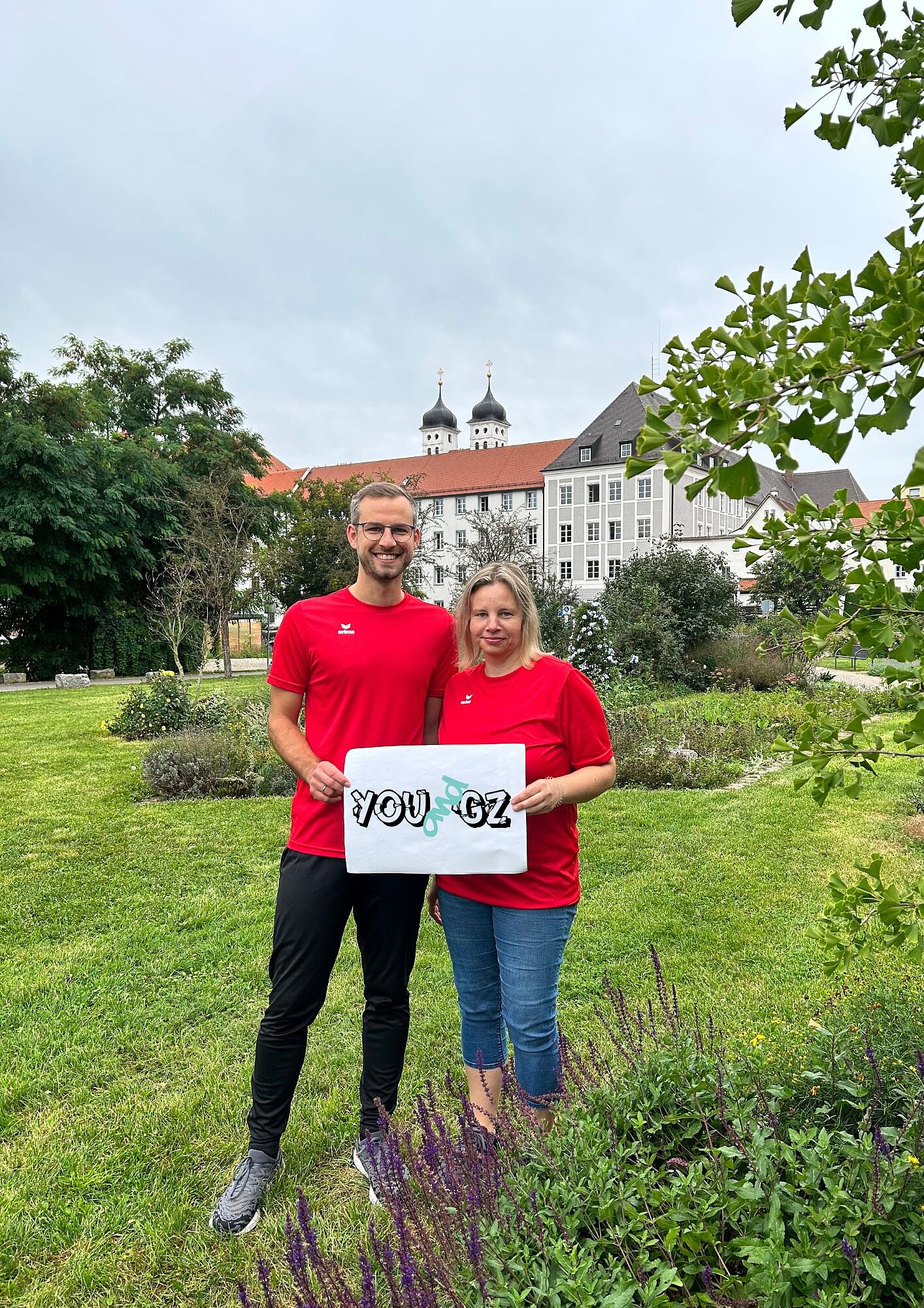 Andrea Burkhardt und Anthony Barousse sind Ansprechpartner der Jugendlichen, die sich aktiv in der Stadt Günzburg beteiligen möchten. Foto: Julia Ehrlich/ Stadt Günzburg
