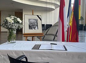 Von Montag bis Mittwoch (28. April bis 30. April) kann zwischen 10 und 18 Uhr im Forum am Hofgarten schriftlich die Anteilnahme ausgedrückt werden. Foto: Michael Lindner/Stadt Günzburg