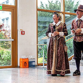 Ausstellungseröffnung mit der Tanzgruppe Durandarte vom Brauchtumsverein Günzburg. Foto: Philipp Röger für die Stadt Günzburg