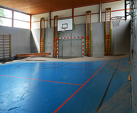 Das Hochwasser 2024 beschädigte unter anderem die Turnhalle der Grundschule Auf der Bleiche massiv. Foto: Johanna Hofgärtner/Stadt Günzburg