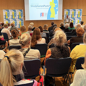 Vernissage des SkulpturenParks 2025 am 15. Juli 2025. Foto: Johanna Hofgärtner