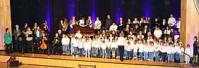 Beim Adventskonzert der Städtischen Musikschule Günzburg wirkten mehr als 200 Personen mit. Foto: Michael Müller