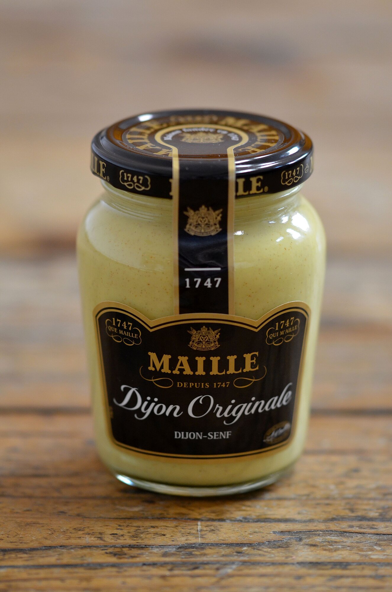 Der Maille Dijon-Originale Senf in seinem heutigen Glas. Foto: Julya Berzen/ Stadt Günzburg