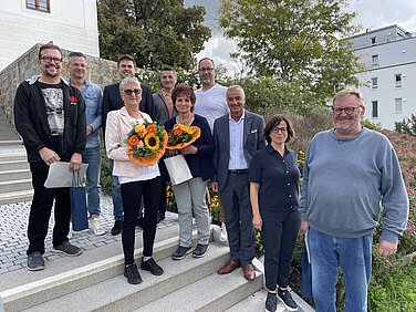Oberbürgermeister Gerhard Jauernig gratulierte mit den Vertretern der jeweiligen Sachgebiete Roman Schmid und Johannes Schilling zum 25. Dienstjubiläum sowie Doris Kupka und Christine Gawlik zu ihrem Ruhestand. Foto: Michael Lindner/Stadt Günzburg