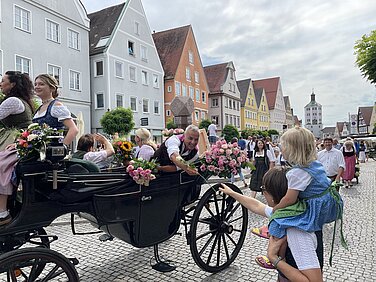 Der Festumzug zum Auweg mit Oberbürgermeister Gerhard Jauernig startet gegen 16 Uhr. Foto: Michael Lindner/Stadt Günzburg