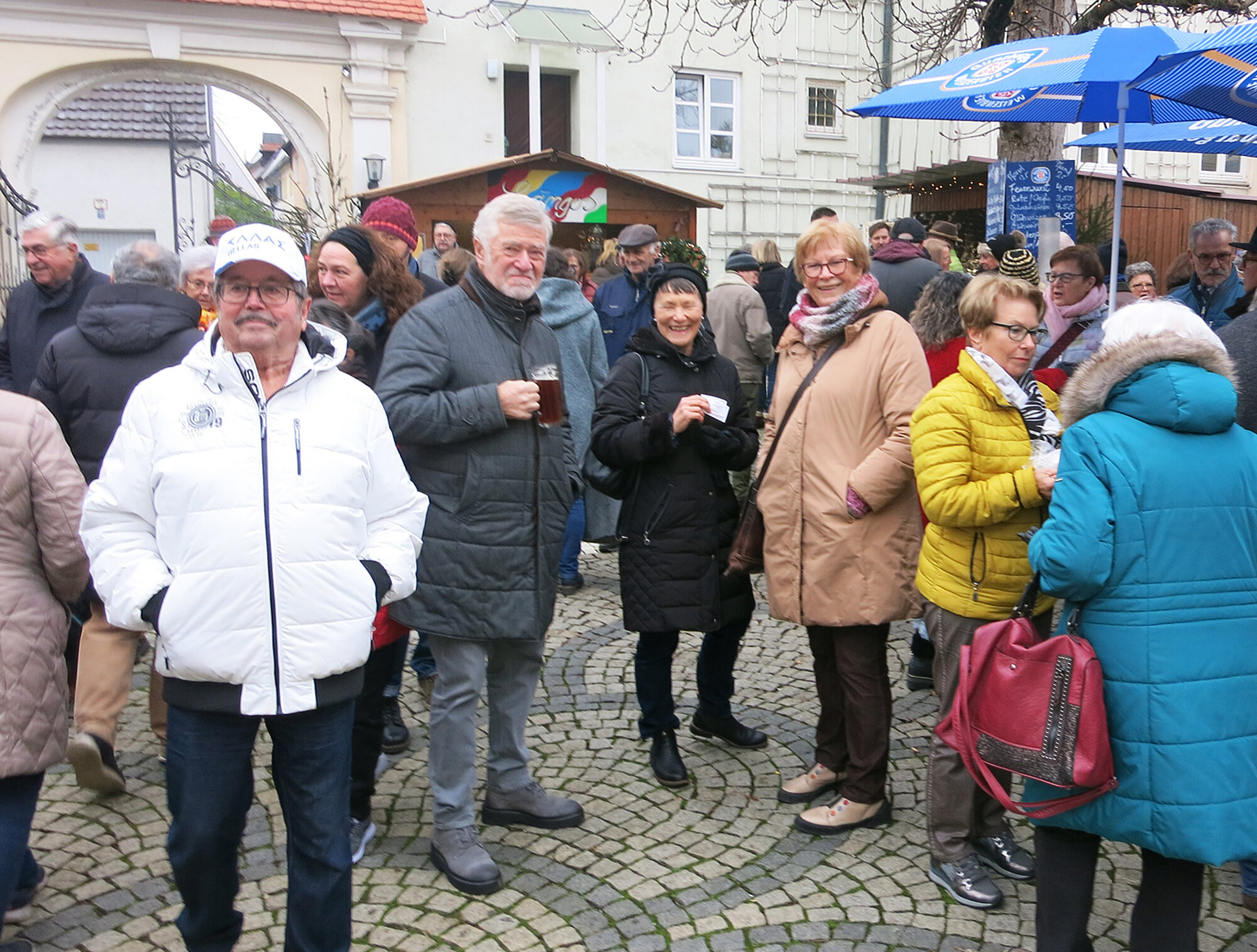 Mitglieder des Seniorenbeirates bei der Altstadtweihnacht. Foto: Gerhard Skrebbas