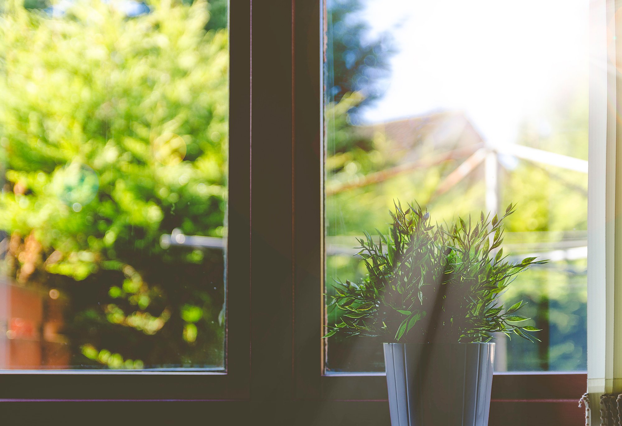 Bei laufender Heizung sollten die Fenster nicht gekippt stehen.