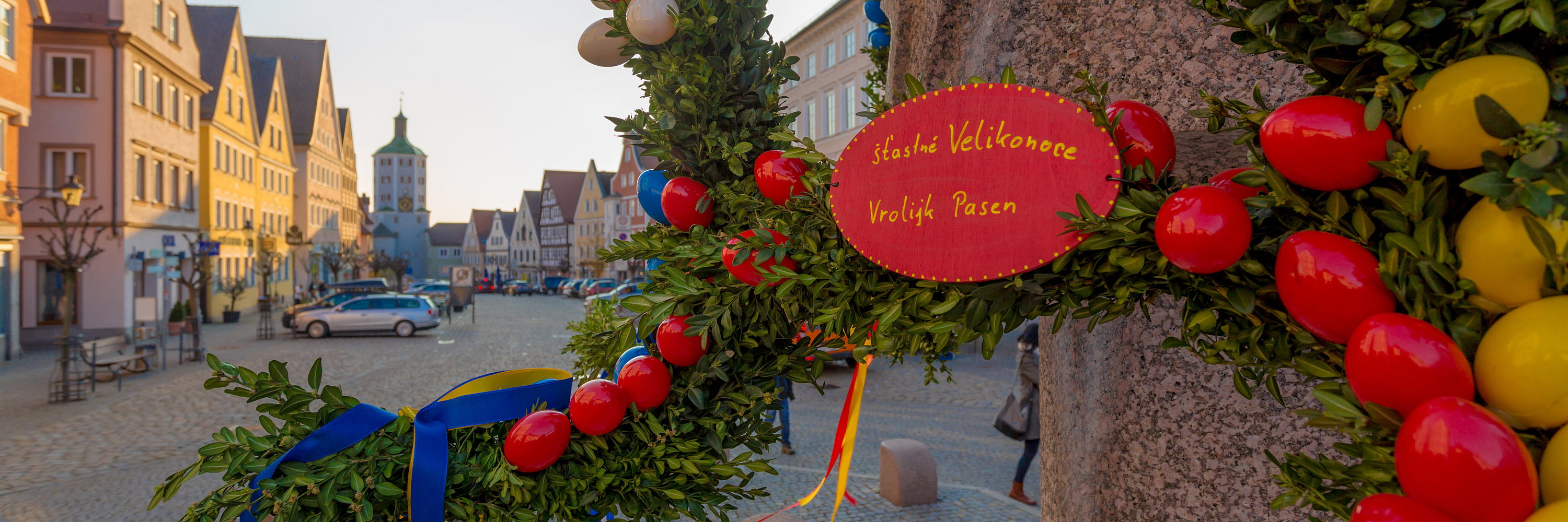 Osterbrunnen am Marktplatz. Foto: Philipp Röger für die Stadt Günzburg