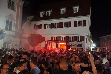 Die Stadt Günzburg veranstaltete zusammen mit örtlichen Vereinen ihr Guntiafest mitten in der malerischen Altstadt. Eröffnet wurde das Fest traditionell mit dem Umzug und der Ansprache von OB Gerhard Jauernig. Tausende Gäste waren in der Altstadt unterwegs, abends war Partystimmung angesagt. Foto: Michael Lindner/Stadt Günzburg