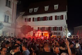 Die Stadt Günzburg veranstaltete zusammen mit örtlichen Vereinen ihr Guntiafest mitten in der malerischen Altstadt. Eröffnet wurde das Fest traditionell mit dem Umzug und der Ansprache von OB Gerhard Jauernig. Tausende Gäste waren in der Altstadt unterwegs, abends war Partystimmung angesagt. Foto: Michael Lindner/Stadt Günzburg