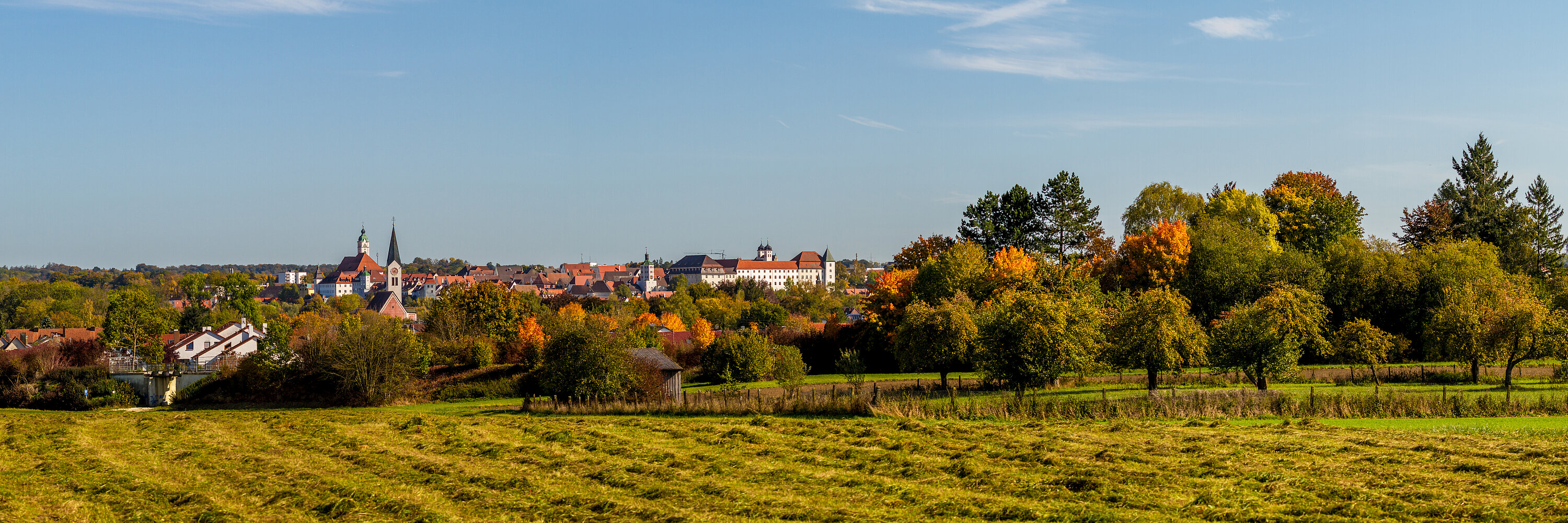 Herbstliche Stadtansicht von Westen. Foto: Philipp Röger für die Stadt Günzburg