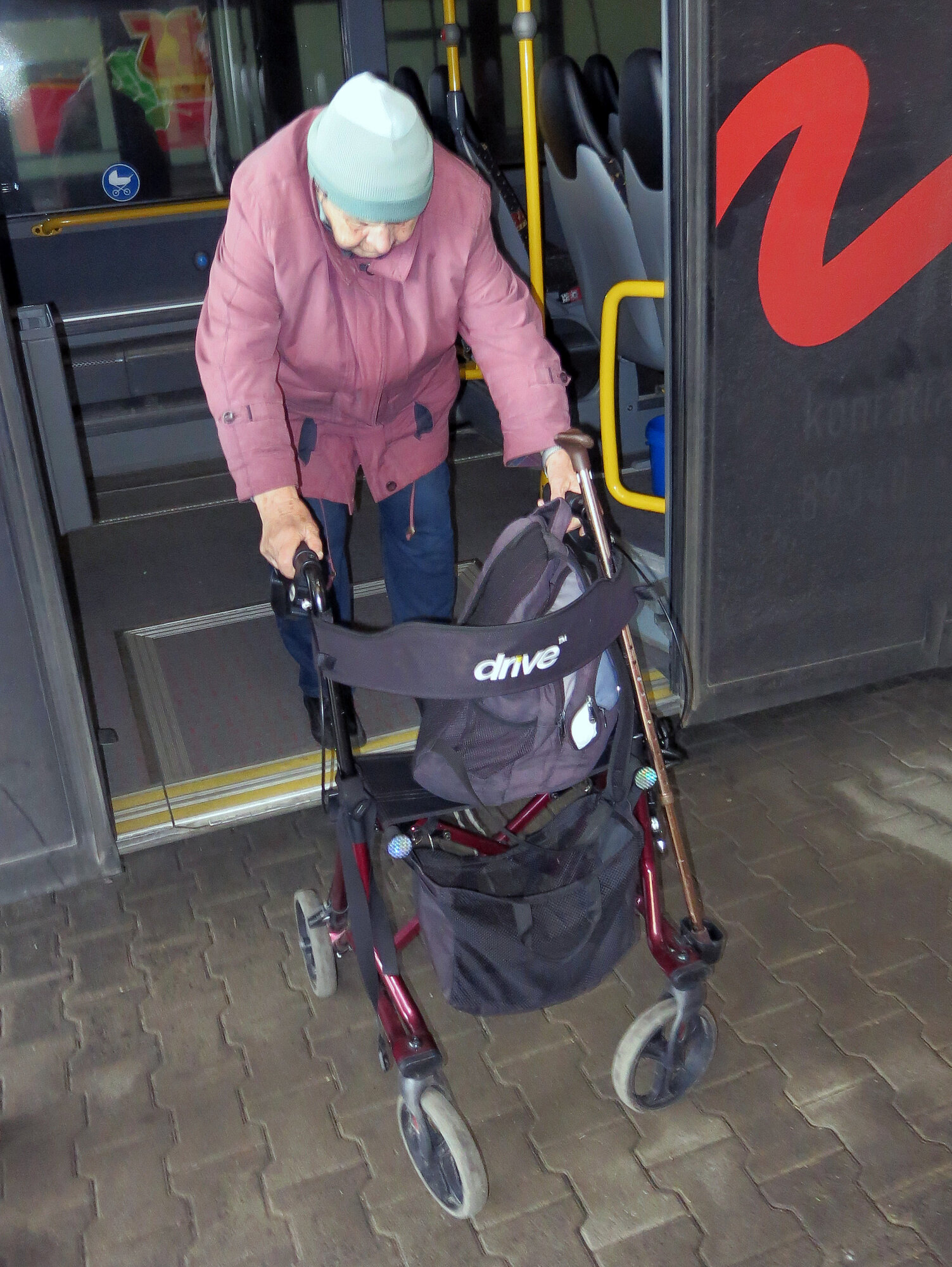 Rollator-Training für Seniorinnen und Senioren. Foto: Gerhard Skrebbas