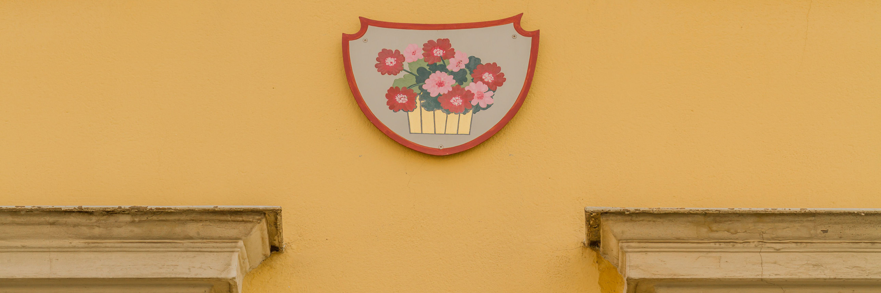 Zunftschild am Marktplatz. Foto: Philipp Röger für die Stadt Günzburg