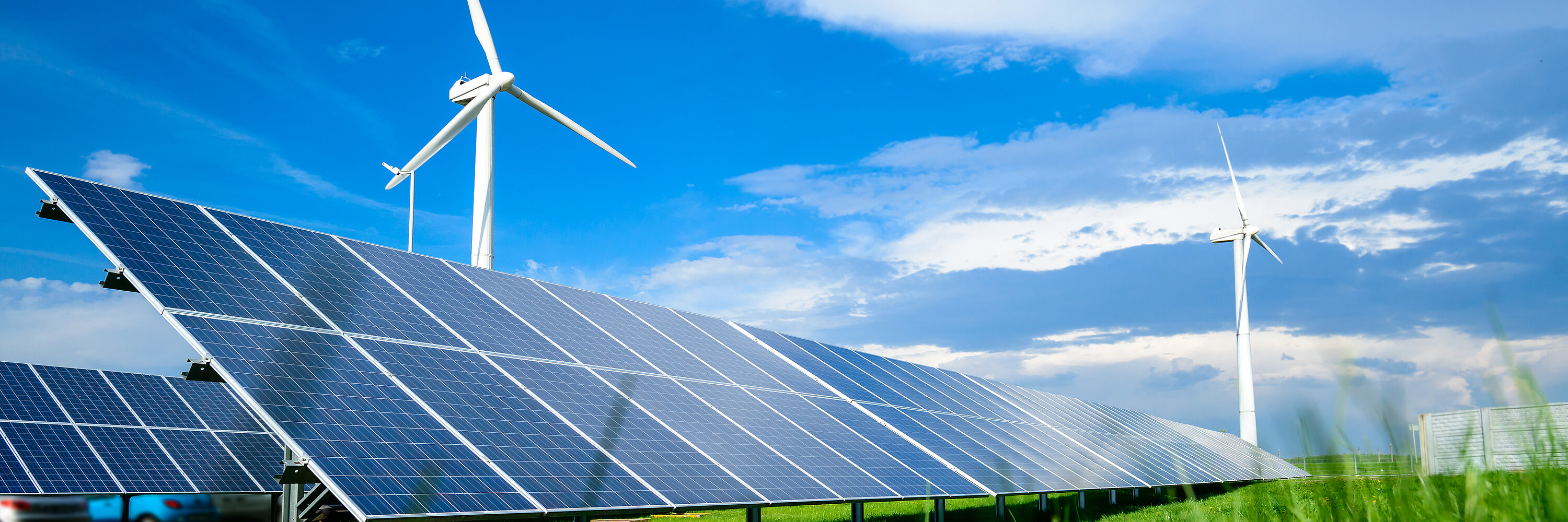 Erneuerbare Energien: Wind- und Solarkraft. Foto: Adobe Stock