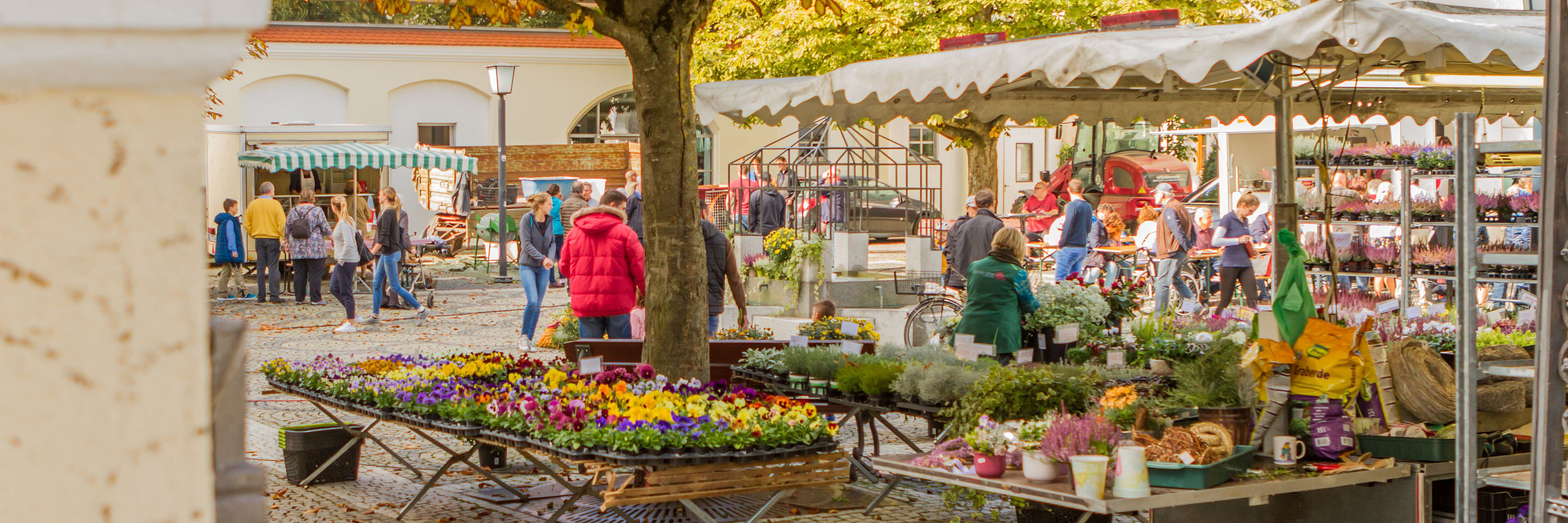 Bauernmarkt im Dossenbergerhof. Foto: Philipp Röger für die Stadt Günzburg