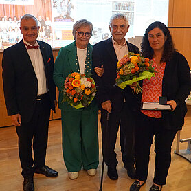 Förderverein Günzburger Jahnhalle e.V. Für den 25-jährigen Einsatz zum Erhalt und zur Sanierung der denkmalgeschützten Jahnhalle als Ort der Begegnung und Kultur. Foto: Johanna Hofgärtner Förderverein Günzburger Jahnhalle e.V. Für den 25-jährigen Einsatz zum Erhalt und zur Sanierung der denkmalgeschützten Jahnhalle als Ort der Begegnung und Kultur. Foto: Johanna Hofgärtner