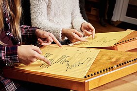 Im September startet in der Städtischen Musikschule Günzburg der Kurs „Zauberharfe“. Foto: Tim Hufnagl