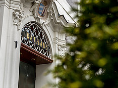 Eingang des Rathaus Günzburg