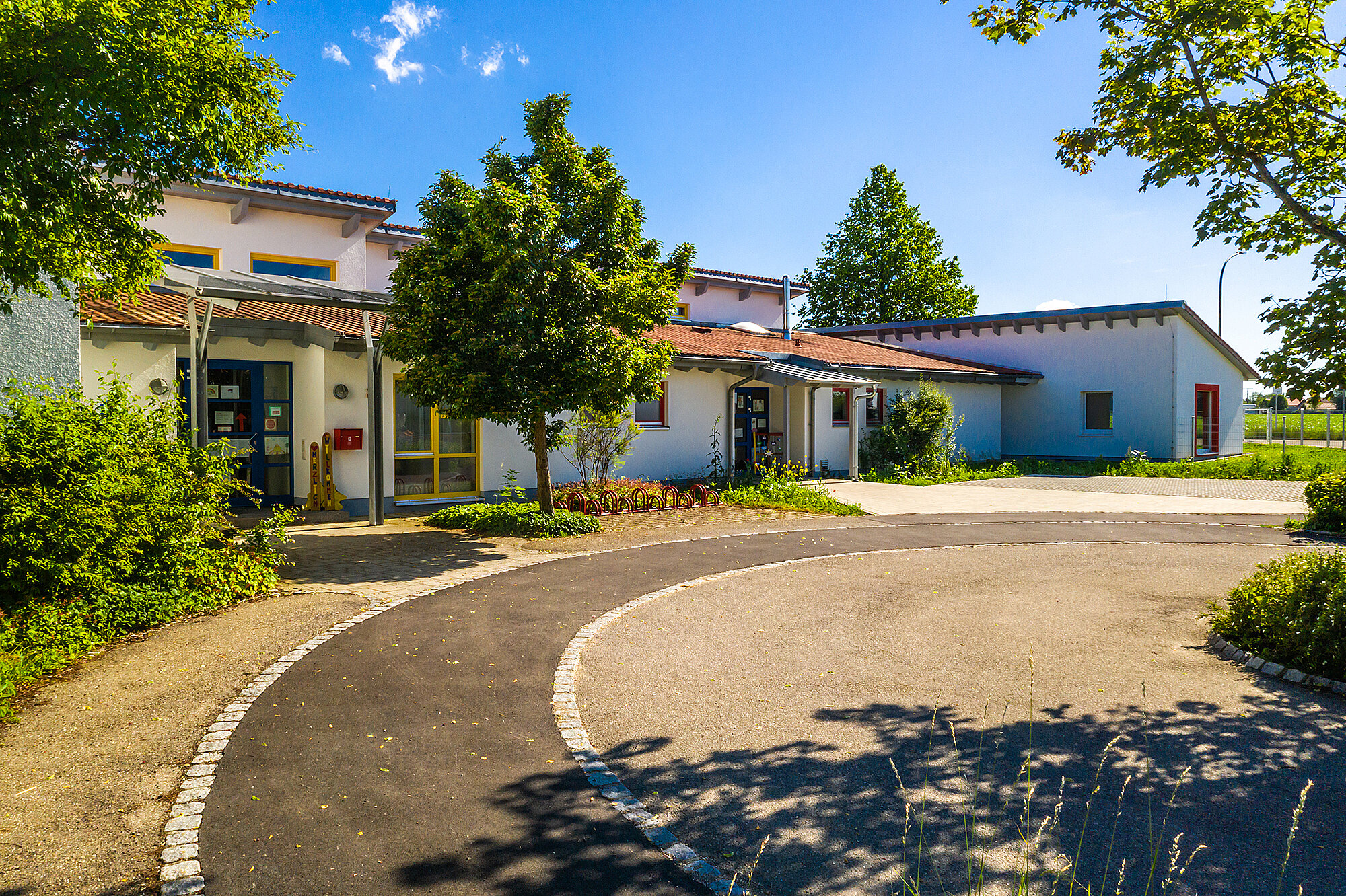 Der Kindergarten Kunterbunt im Stadtteil Wasserburg von außen. Foto: Philipp Röger für die Stadt Günzburg